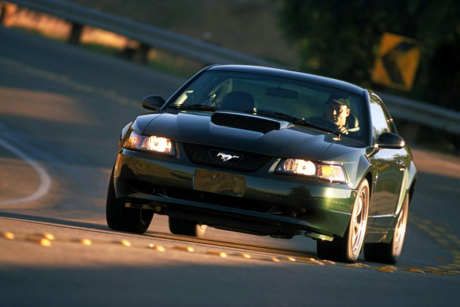  Ford Mustang Bullitt GT 2001 года  (фото 22 из 26)